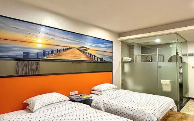 18 Boutique Hotel (Zhangzhou Qiloucheng Ligang Commercial Street)