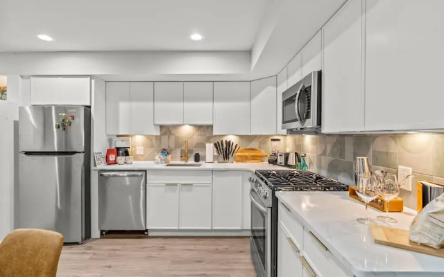 Stylish 1BR/2BA Near Liberty Bell
