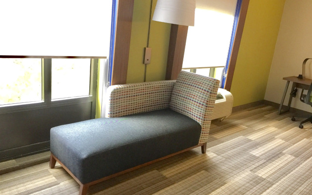 Holiday Inn Express & Suites Houston - Memorial Park Area by IHG