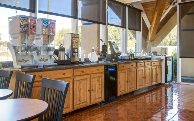 Super 8 by Wyndham Macon GA