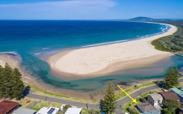 THE BEACH HOUSE Gerroa 4pm check out Sundays