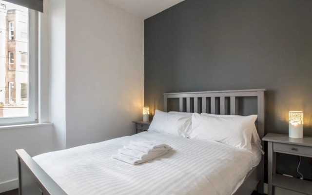 Duplex, 1BR Apartment, Sleeps 4, Newhaven Harbour