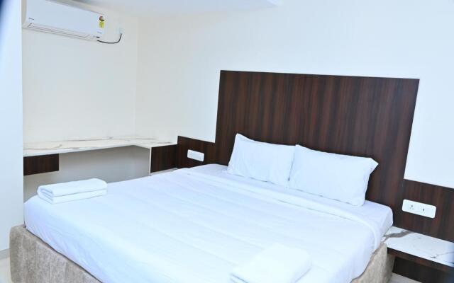 Grand Manor Suites
