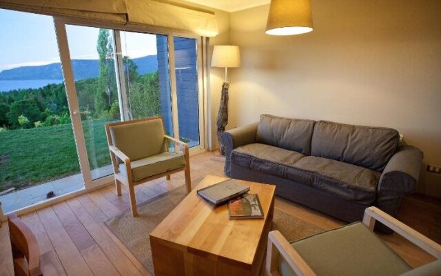 Lake Lodge