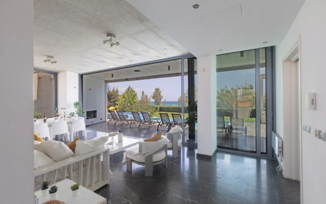 Protaras Holiday Villa El34 - Seafront Villa