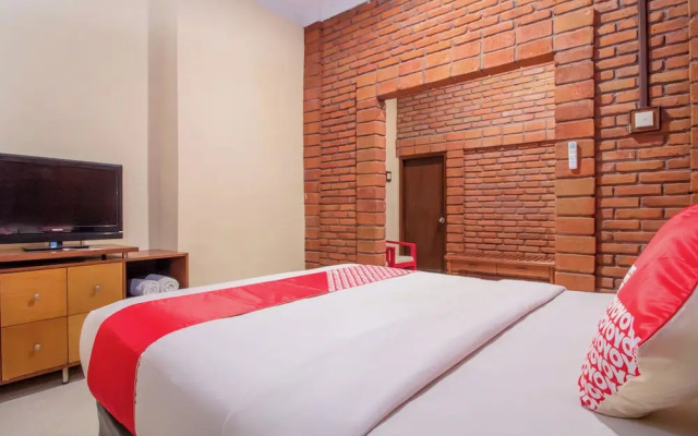 Super OYO Townhouse Oak Maxi Hotel Legian