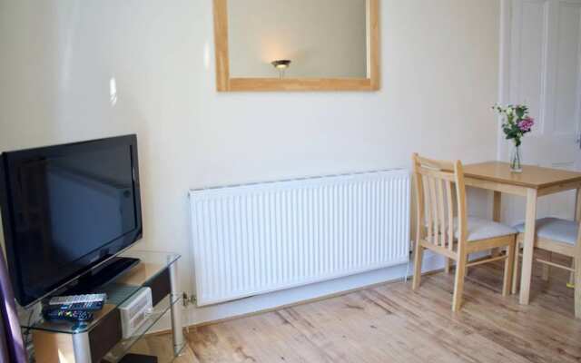 Fantastic 2 Bedroom Holyrood Apartment