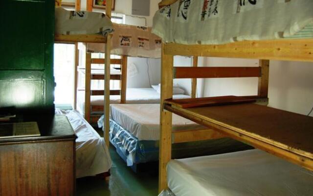 Econo Hostel