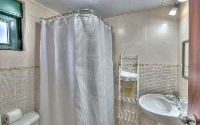 Lovely apartment with direct pool access