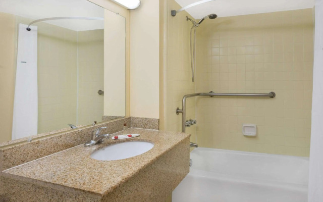 Days Inn by Wyndham Mt Pleasant-Charleston-Patriots Point