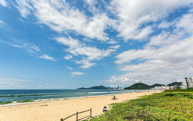 Apto novo e sofisticado a 150m Praia Brava ABC201