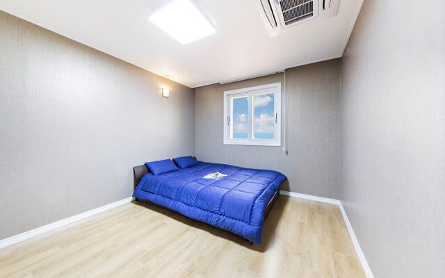 Geoje Beach Mongdol House Pension