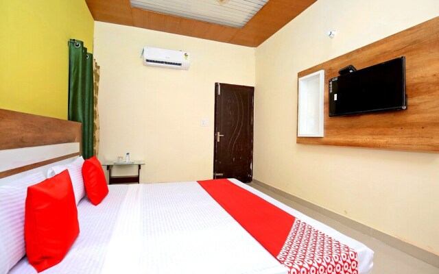 OYO 39957 Hotel HC King