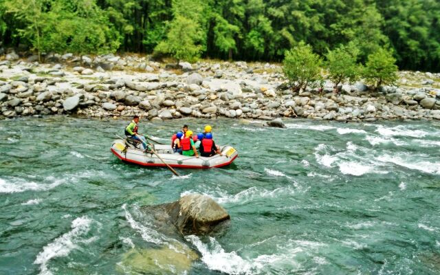 Pause At Manali