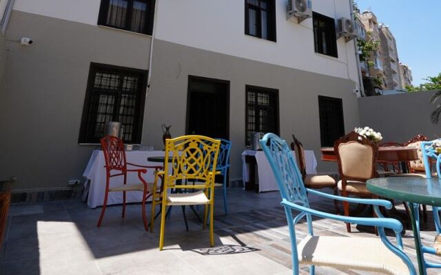 Loost Town Inn Hotel
