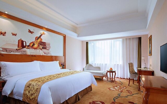 Vienna Hotel (Guangzhou Xintang Shacun Metro Station)