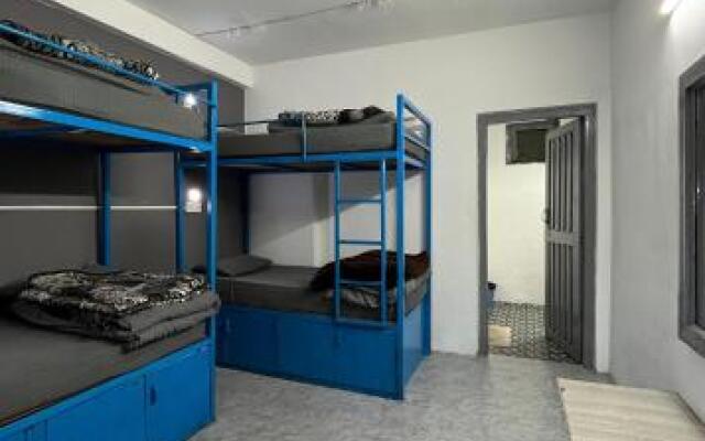 Young Monk Hostel & Cafe
