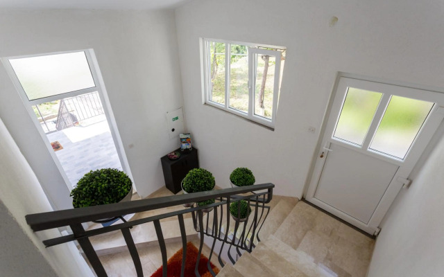 Apartments Lidija - see view with private hot tub and split level apartment with garden