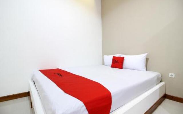 RedDoorz near UII Jakal 3