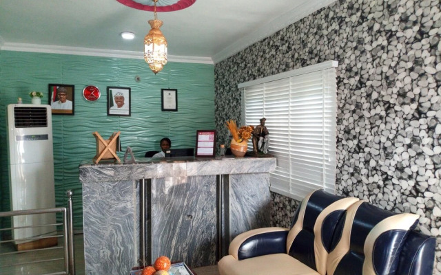Multifield Hotel & Suites