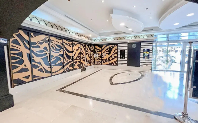 Dubai Arch