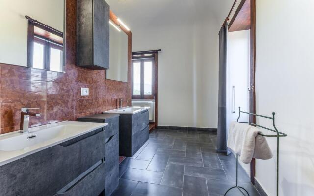 Lavish Sicilian Villa With Pool