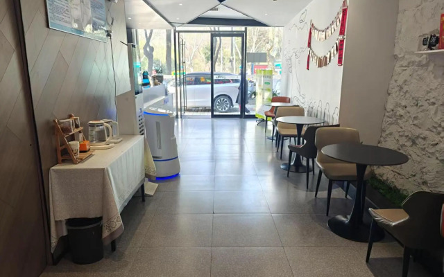 Jingmen California Apartment Hotel