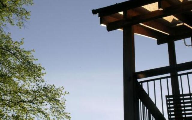Alston Art Apartments