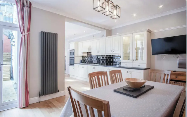 Overland Road 4 Bed House Mumbles