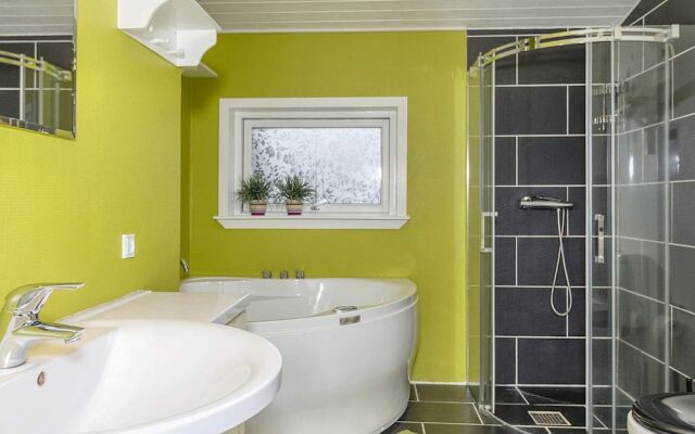 Exquisite Holiday Home in Løgstør near Sea