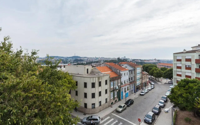 Spacious and Bright City Ap II