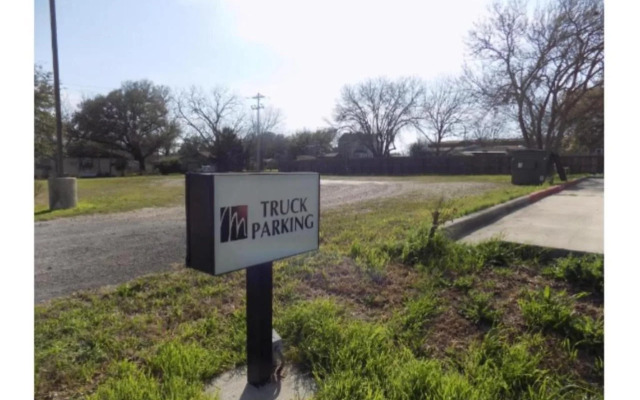 Moulton Inn &  Suites By OYO Near Shiner TX