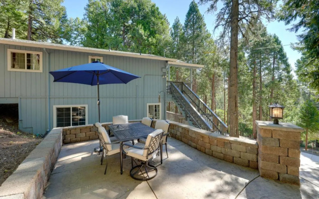 12 Mi to Apple Hill: Family-friendly Cabin Retreat