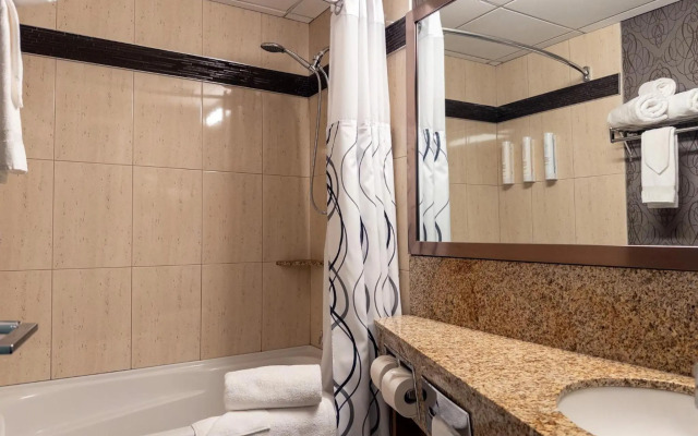 Carriage House Hotel & Conference Centre