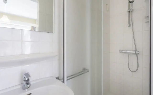 Pleasant Flat on Seafront With Terrace