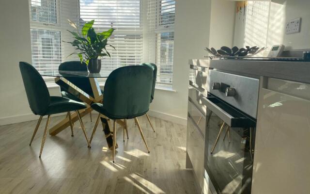 Wyndham Crescent - Stylish Flat in Popular Pontcanna