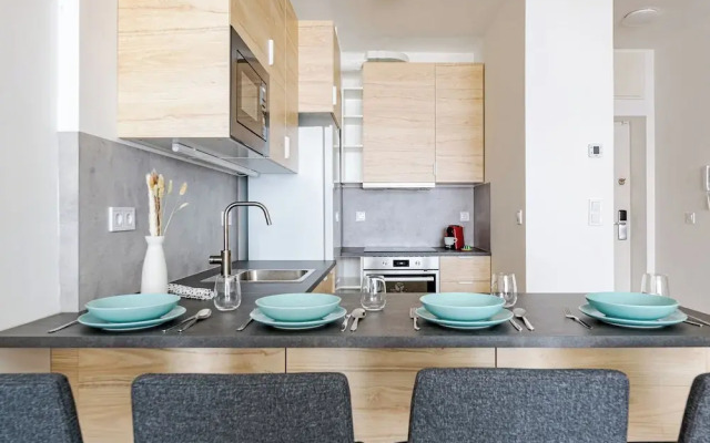 WestSide Garden Apartments by Urbanrent