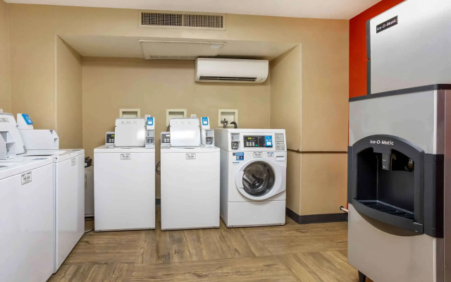 Отель Extended Stay America Suites Meadowlands East Rutherford