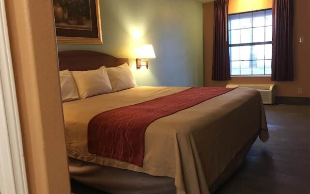 Econo Lodge Inn & Suites