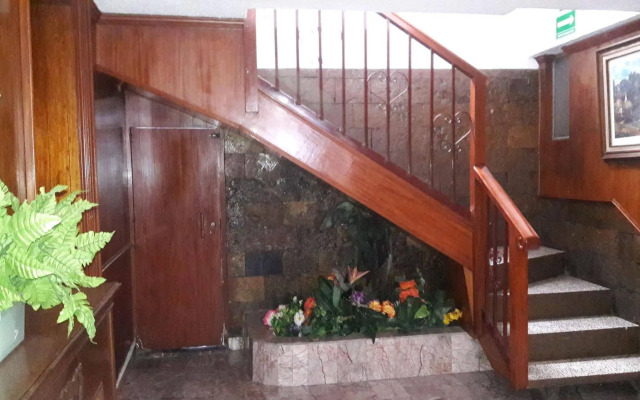 Hotel Polly