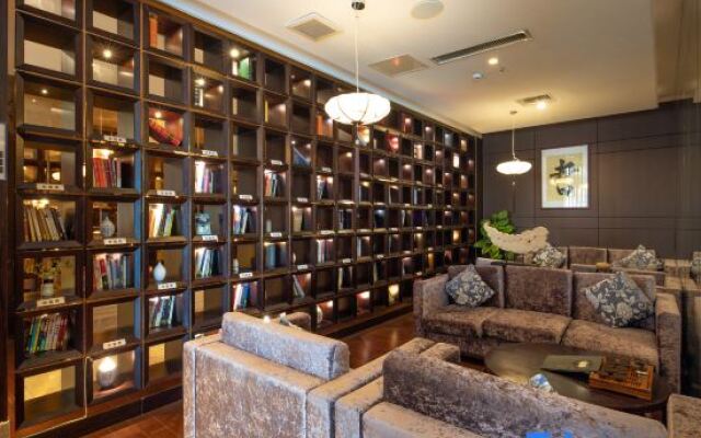 Scholars Hotel (Zhenjiang City Government Sports Exhibition Center)