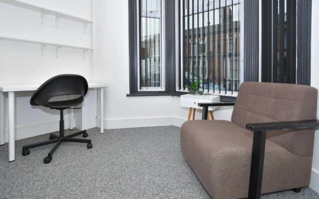 Townhouse @ 202 Walthall Street Crewe