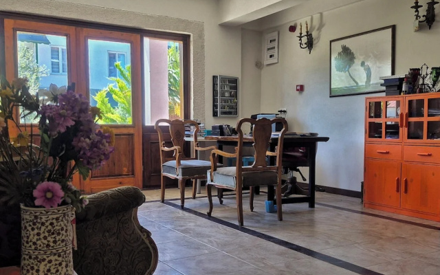 Karaburun Konak Hotel