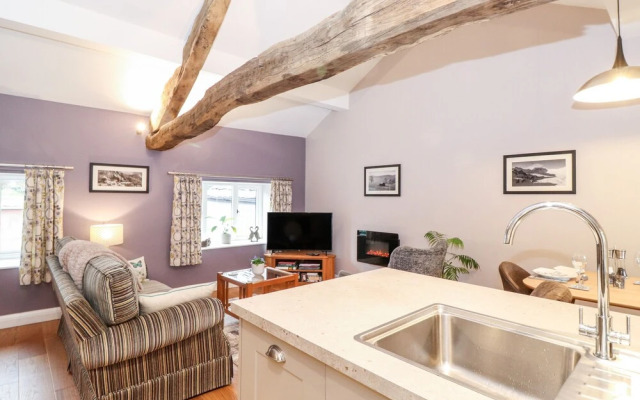 Low Ashmead Cottage
