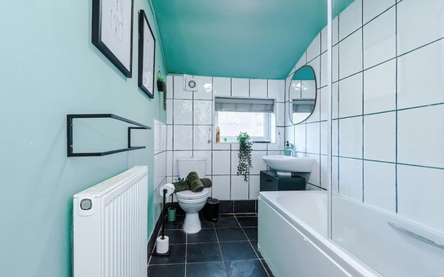 NEW Spacious Stylish Home City Centre Sleep 4