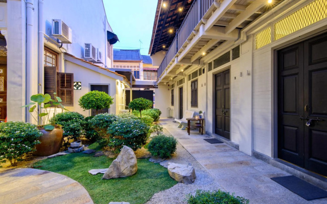 Noordin Mews