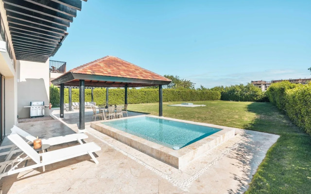 Modern Villa w Pool bbq at Green Village ABB