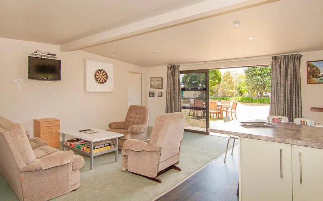 Hetherington Haven - Whangamata Holiday Home