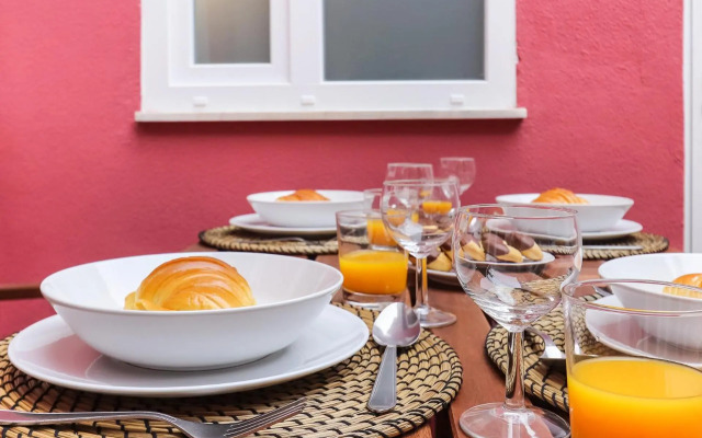 Vita Portucale ! Lisbon Design Apartment with Terrace