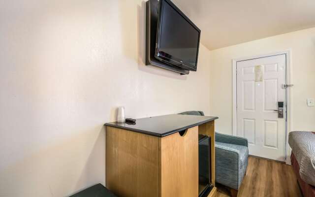 Motel 6 Tinton Falls